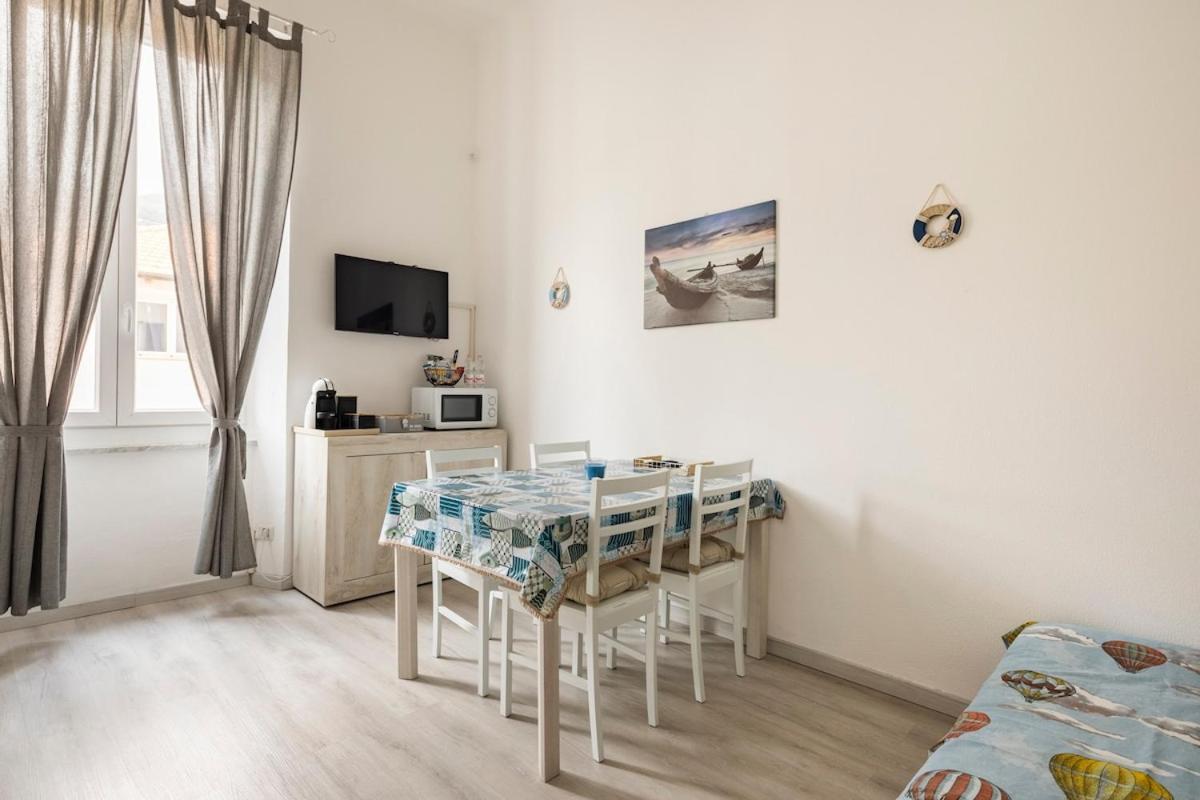 Leo Holiday Homes Deiva Marina Extérieur photo